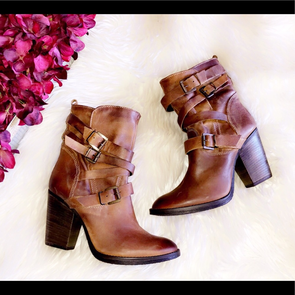 🆕STEVE MADDEN Yale Belted Boot